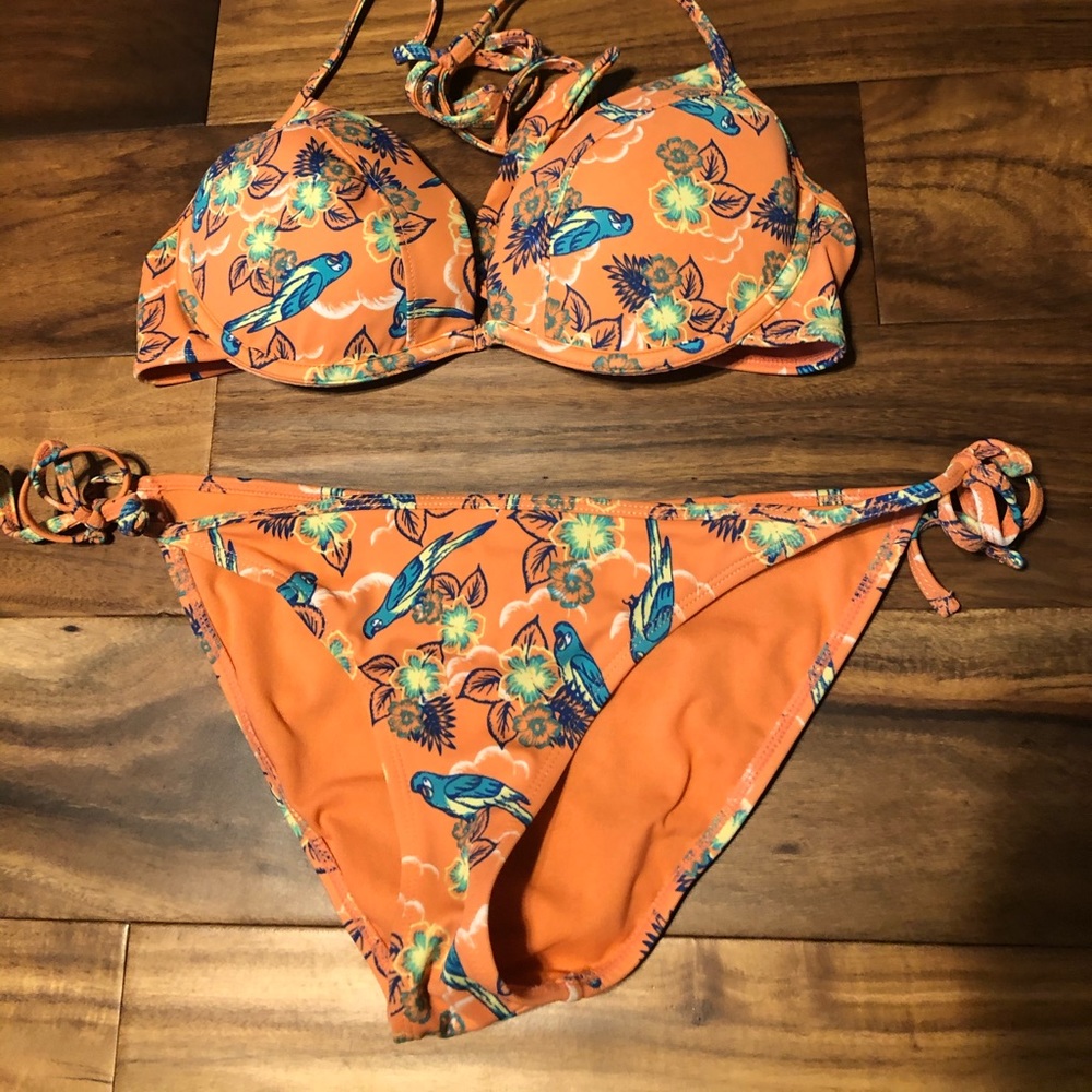 Black Poppy bikini padded L top M bottom
